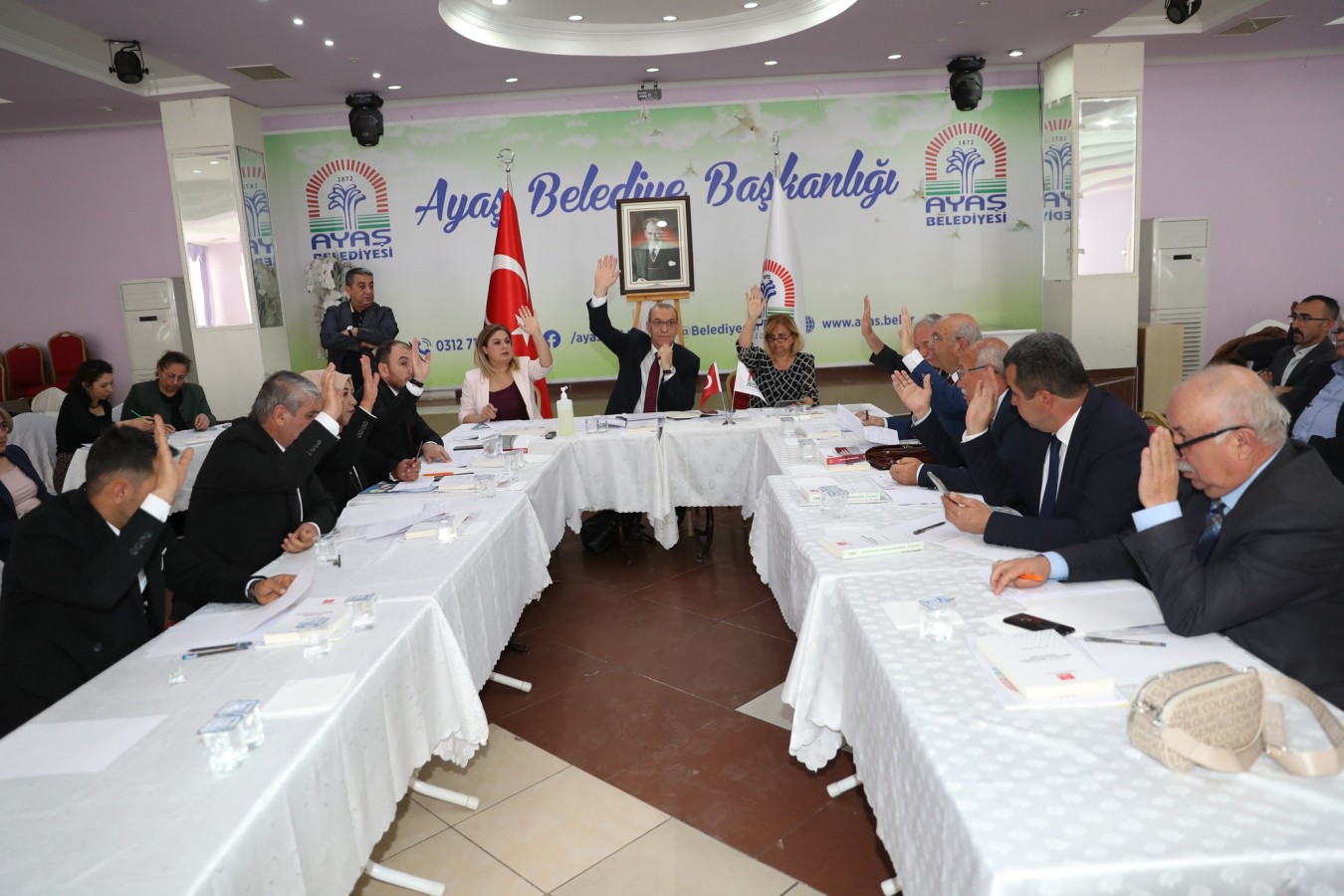 31 Mart 2024 Yerel Seçimlerinin ardından yeni dönem ilk Meclis toplantısı, Belediyemiz Düğün Salonunda gerçekleştirildi.