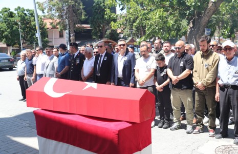 Kıbrıs Gazisi Ahmet Sami Yeşilyurt, son yolculuğuna dualarla uğurlandı.