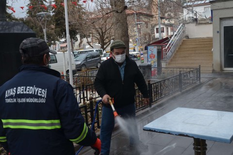 Ayaş  Belediyesi dezenfekte çalışmalarına devam ediyor