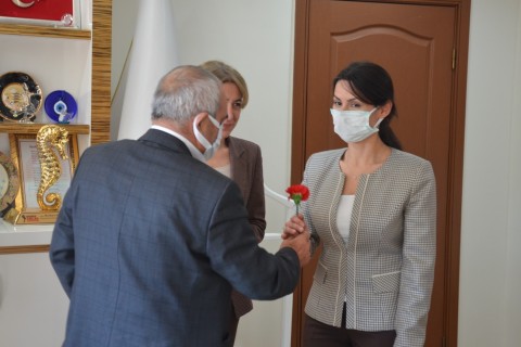 Ayaş Belediye Başkanı Demirbaş , belediyedeki kadın personelin Kadınlar Gününü kutladı