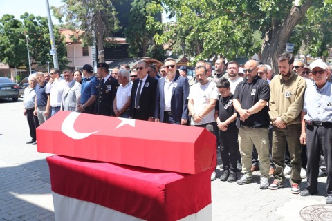 Kıbrıs Gazisi Ahmet Sami Yeşilyurt, son yolculuğuna dualarla uğurlandı.